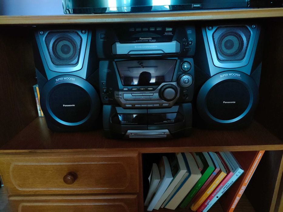 Sistem audio Panasonic SA-AK25 cu 5 CD changer și Super Woofer