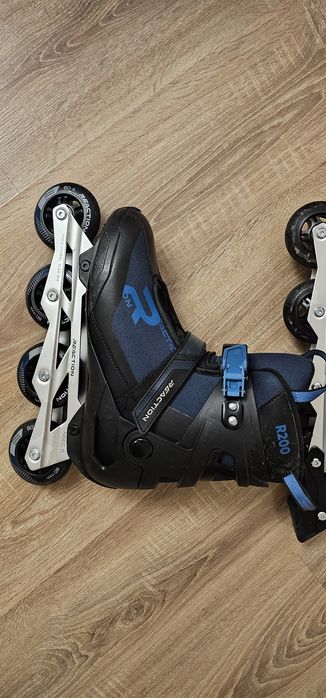 Роликовые коньки