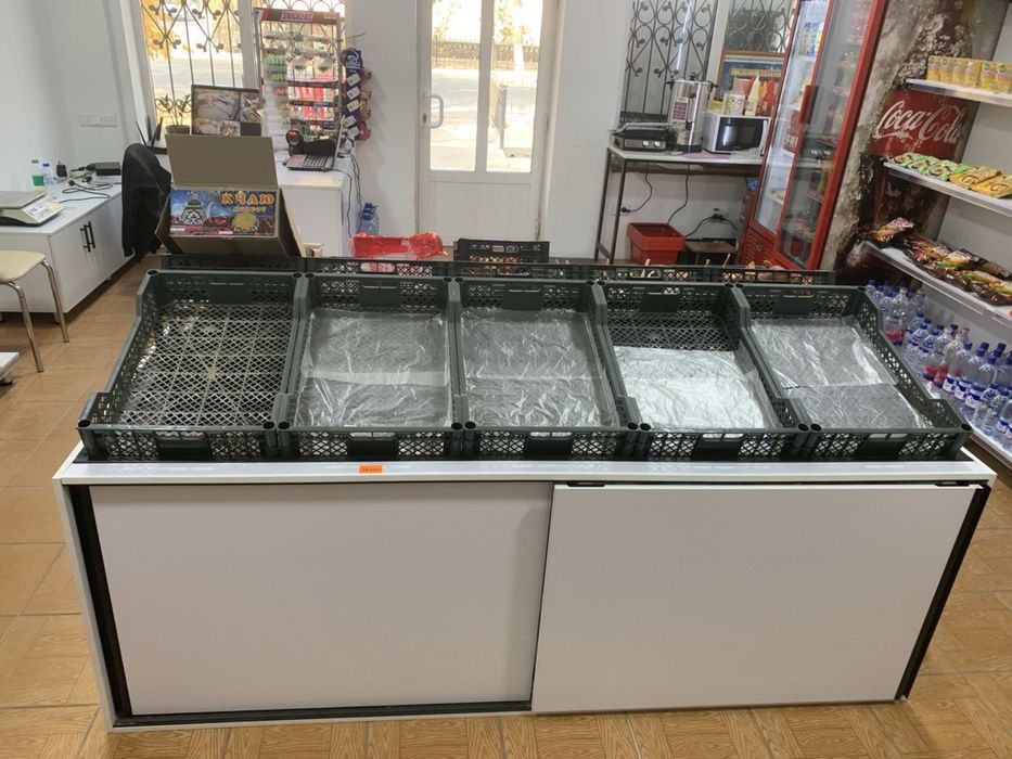 Продаю оборудование, стеллажи, холодильники