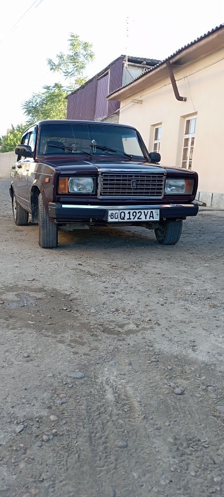 Vaz 21 07 sotiladi mator moy yemaydi 4ta balon yangi xadavoy qilingan