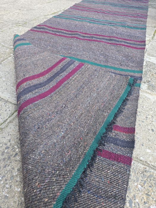 Вълнена пътека, ръчно тъкана