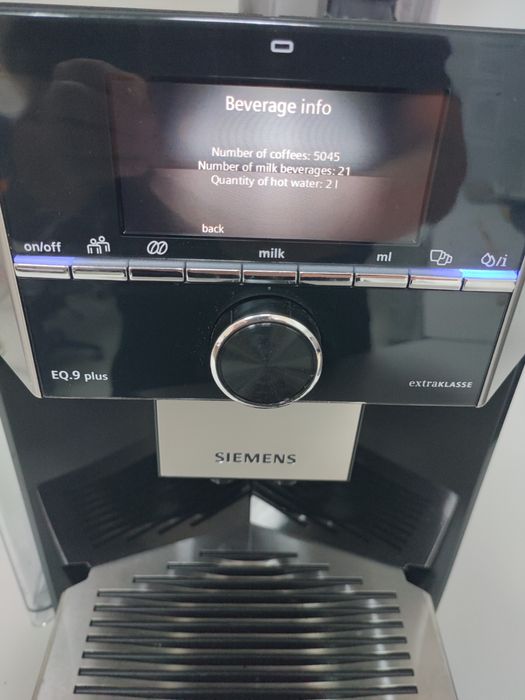 Espresor Siemens EQ 9 Plus ExtraKlasse cu ecran color si cana lapte