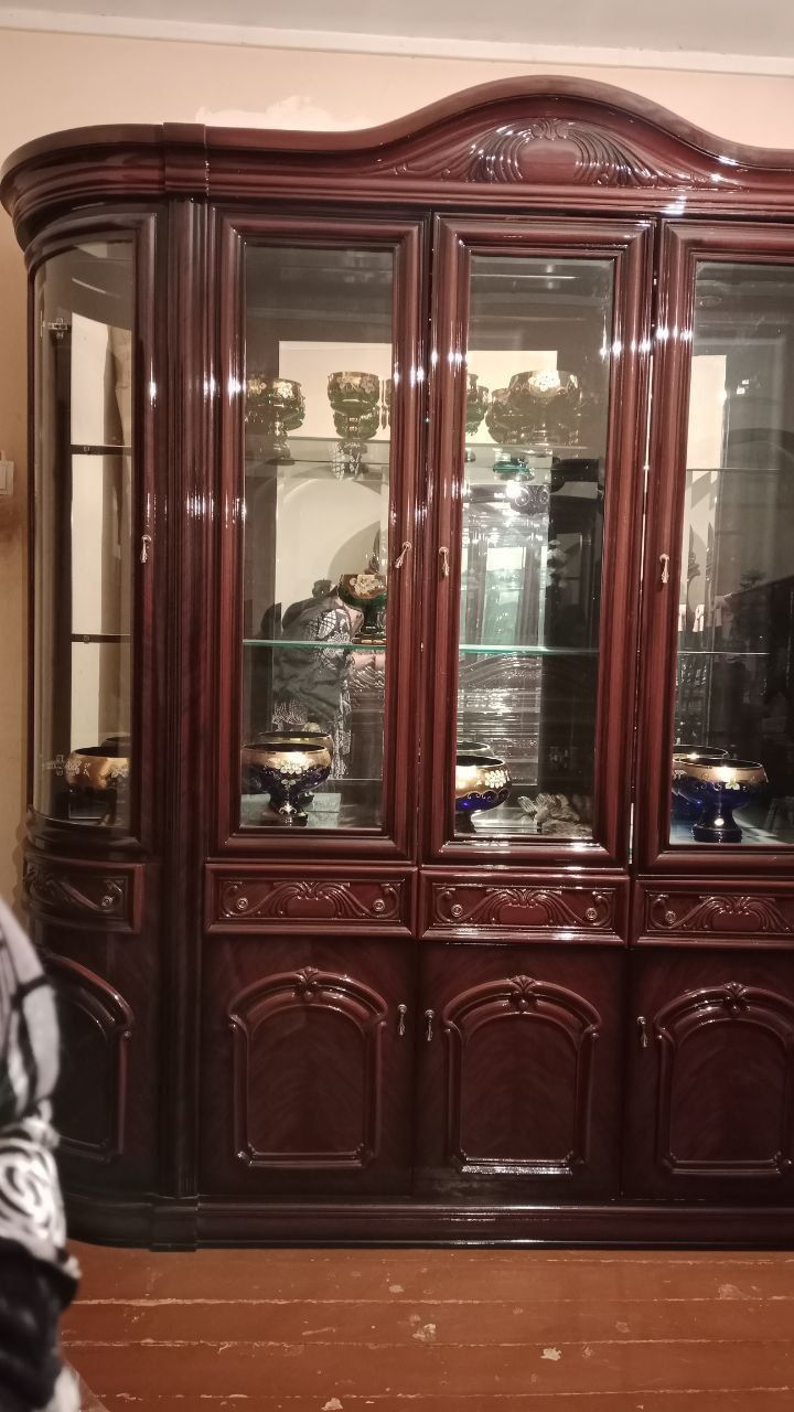 Хитой стенка ва камод сотилади