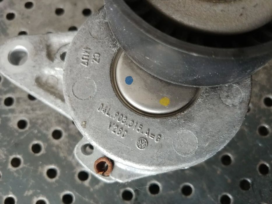 rola intinzator curea  2.0 tdi deu audi a4 b9 8w 04l903315a