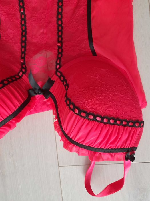 Neglijeu roz fucsia cu negru