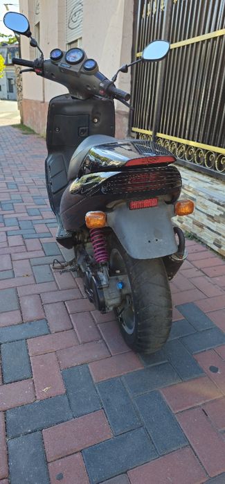 Vând scuter electric și unu cu motor