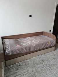 Две кровати, с выдвижными ящиками
