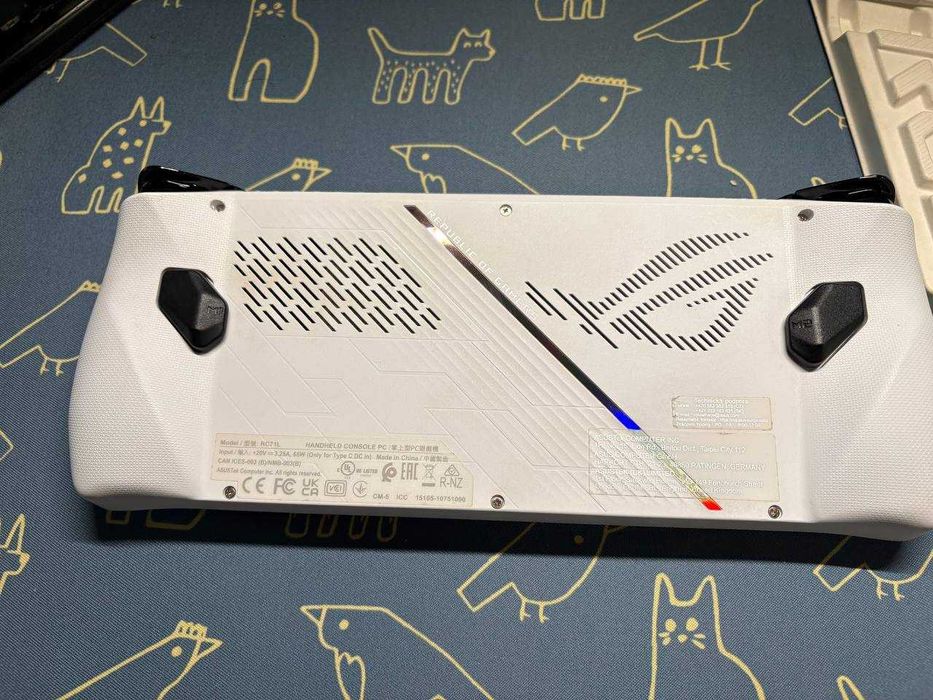 Продавам ASUS ROG Ally Z1 Extreme - 512GB