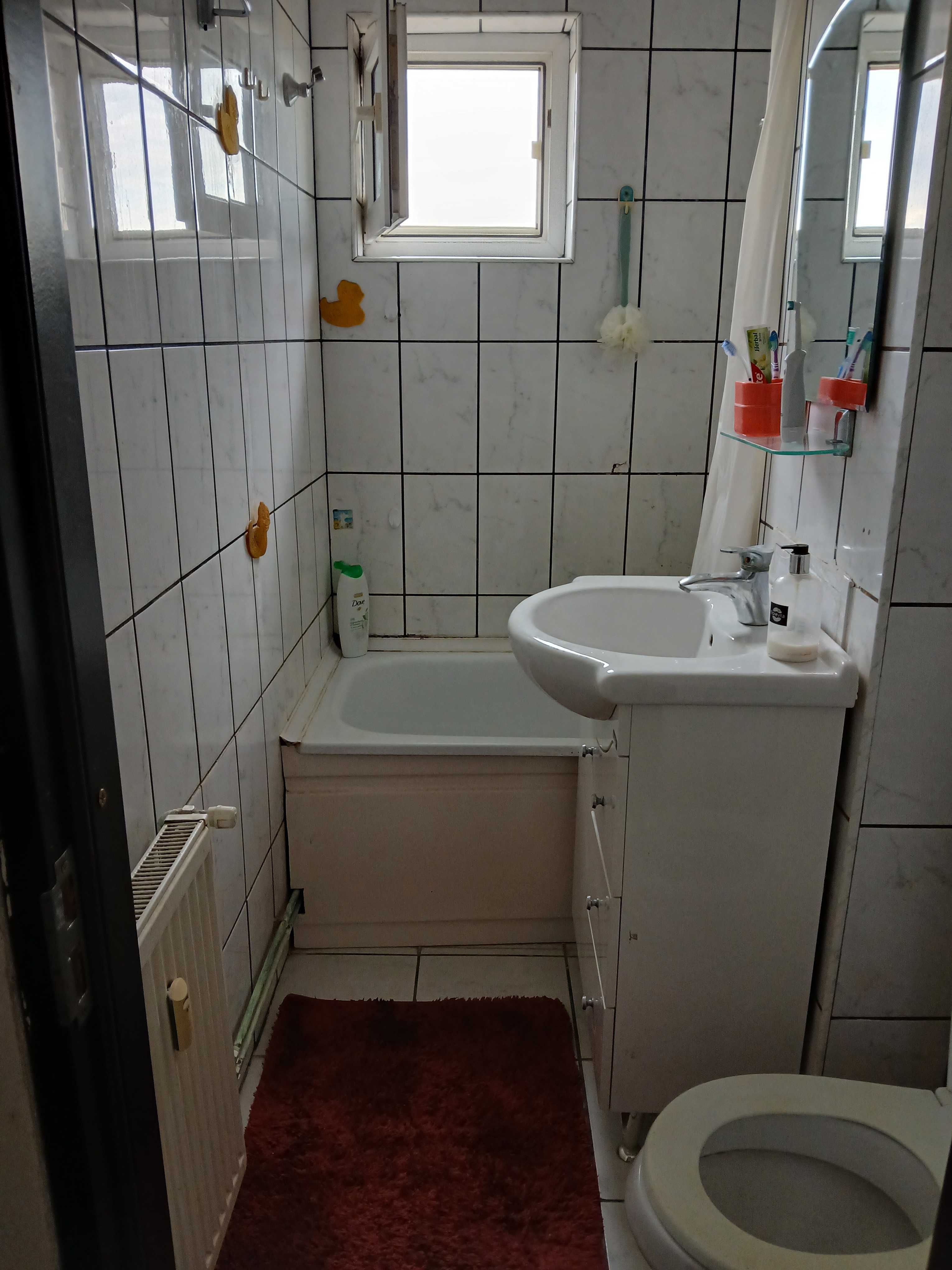 Vand apartament 3 camere decomandat