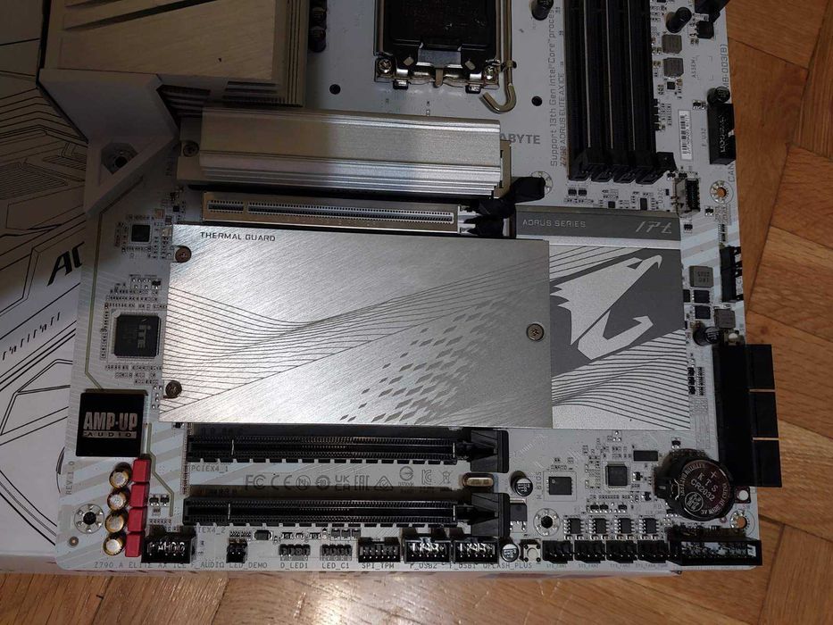 Intel Core i7 14700 + Gigabyte Z790 AORUS Elite AX ICE DDR5 Wi-Fi