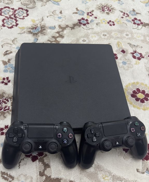 Продам PS4 slim 1tb почти новый