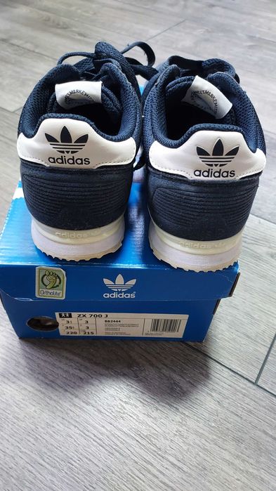 Маратонки adidas zx 700 j