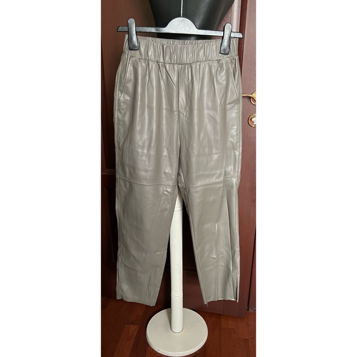 Pantaloni de piele ecologică gri