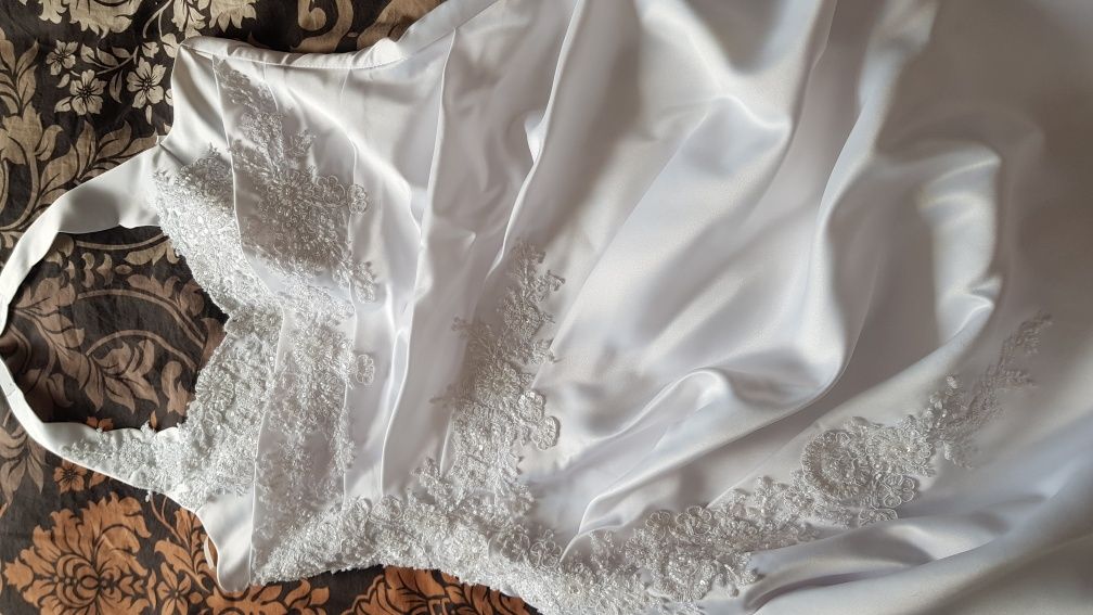 Свадебное платье 48 размер,пр- тво Турция, чистое,после хим.чистки.