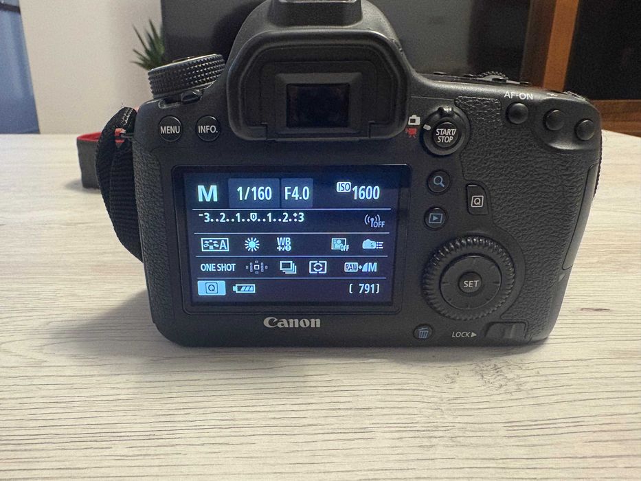 Canon EOS 6D Aparat Foto DSLR Full Frame + Obiectiv Fix 40mm