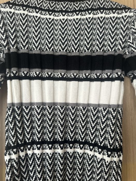 Пуловер черно-бало райе