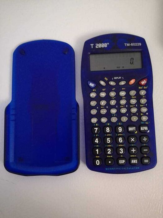 Calculator științific nou cu 229 de funcții matematice