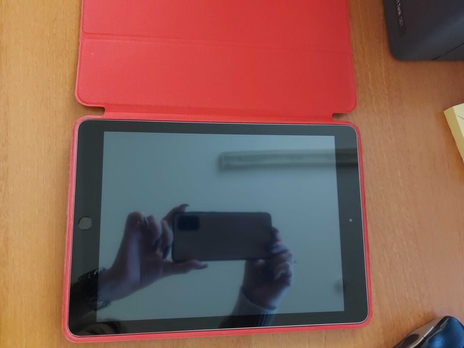 Продается iPad (5 поколения)