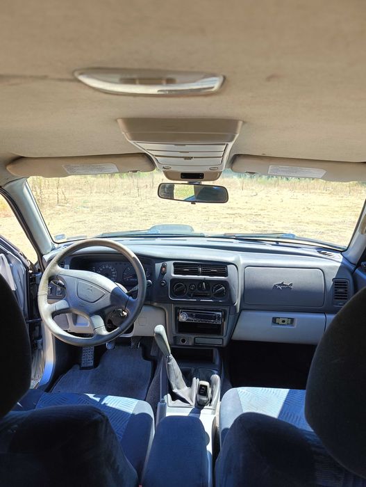 Джип Mitsubishi pajero sport
