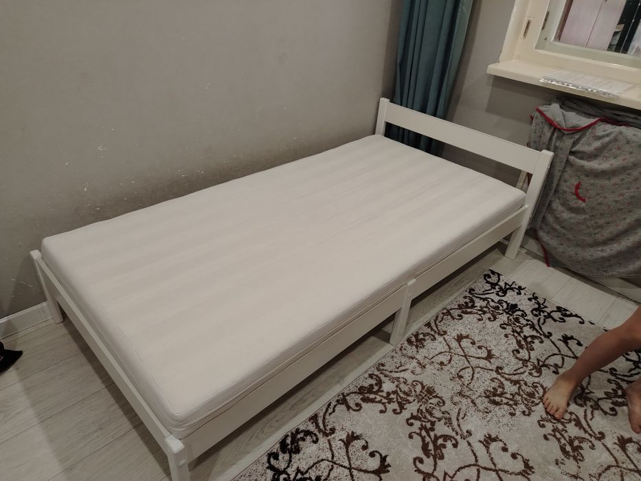 Односпальная кровать IKEA б/у с матрасом (новый)