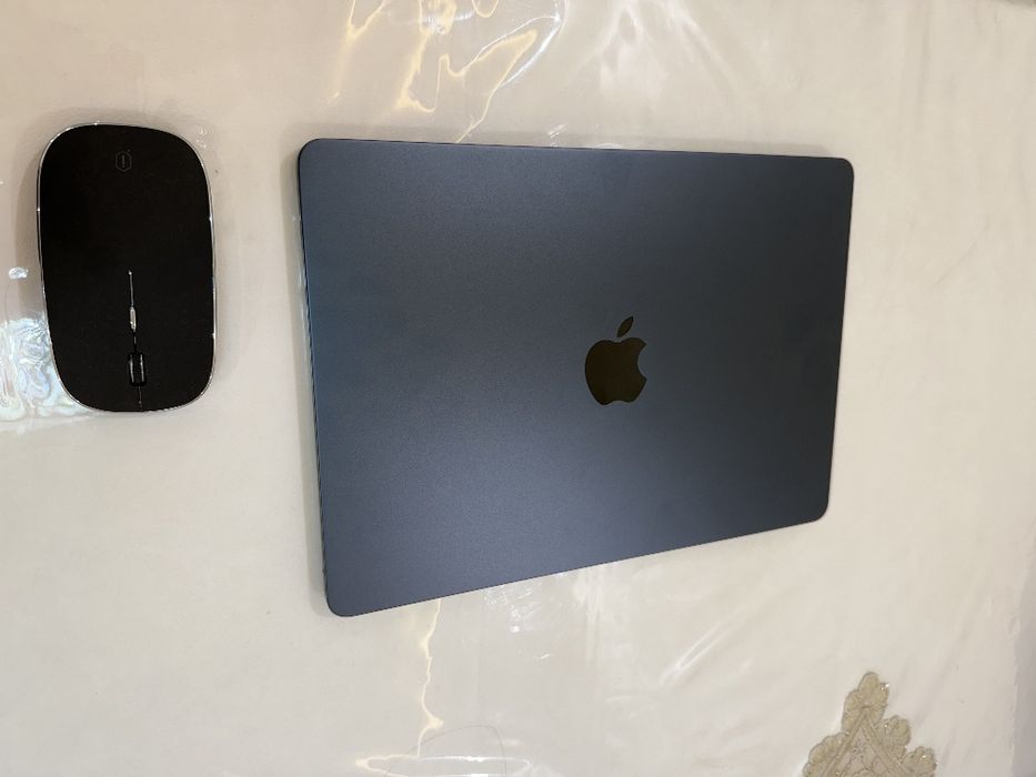 Macbook Air 13.6 inch 8/512  Dark Blue