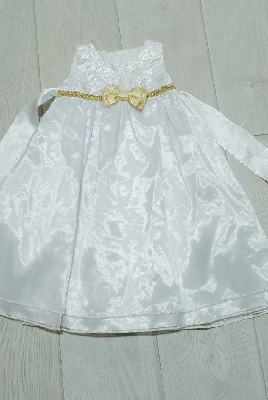 Бяла рокля за бебе зълва