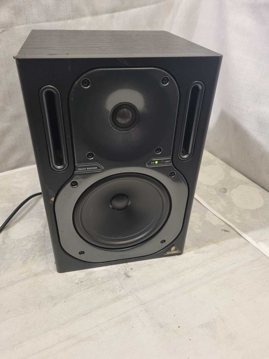 Behringer truth B2030A monitoare studio