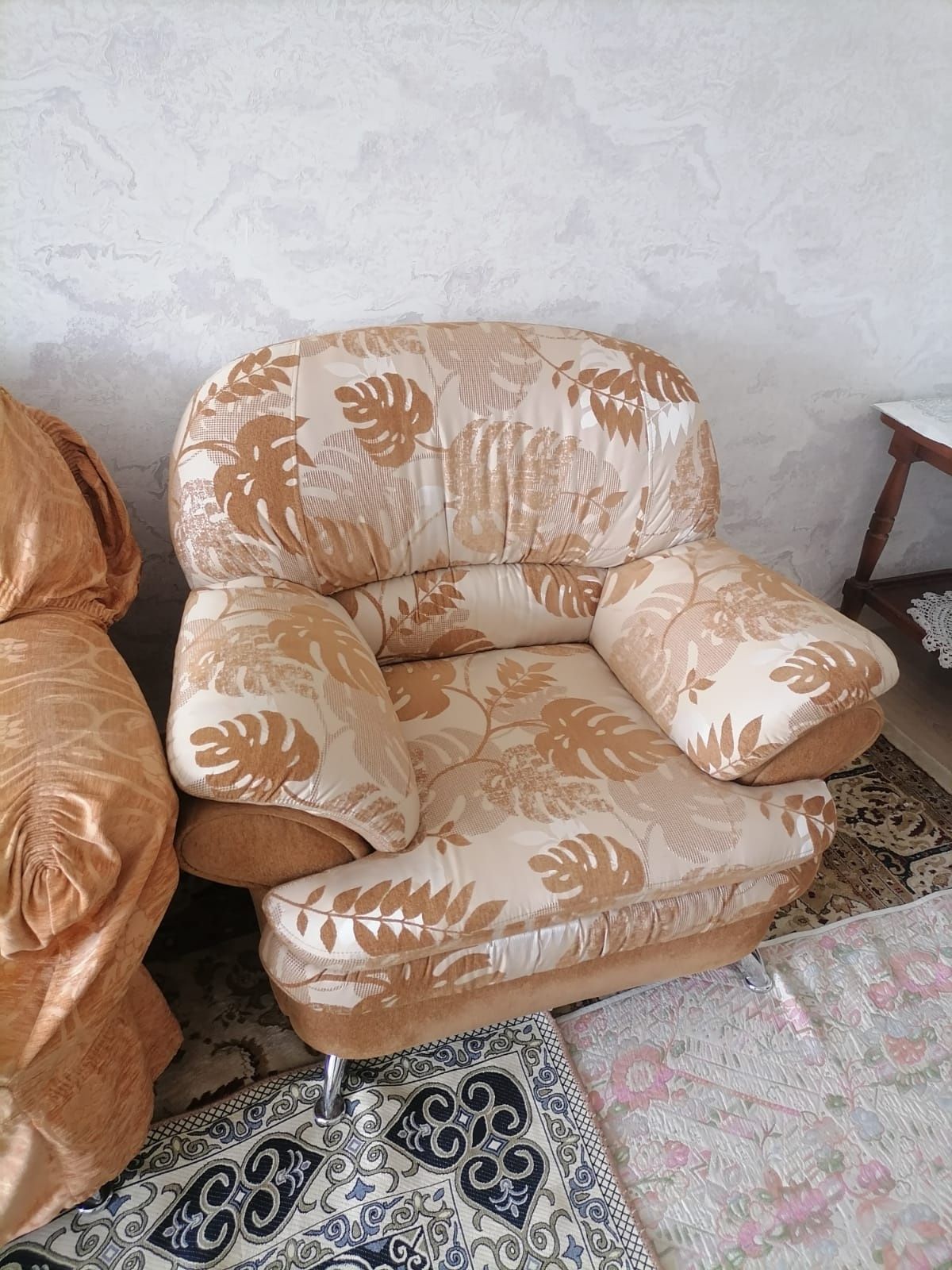 Продам диван с креслом