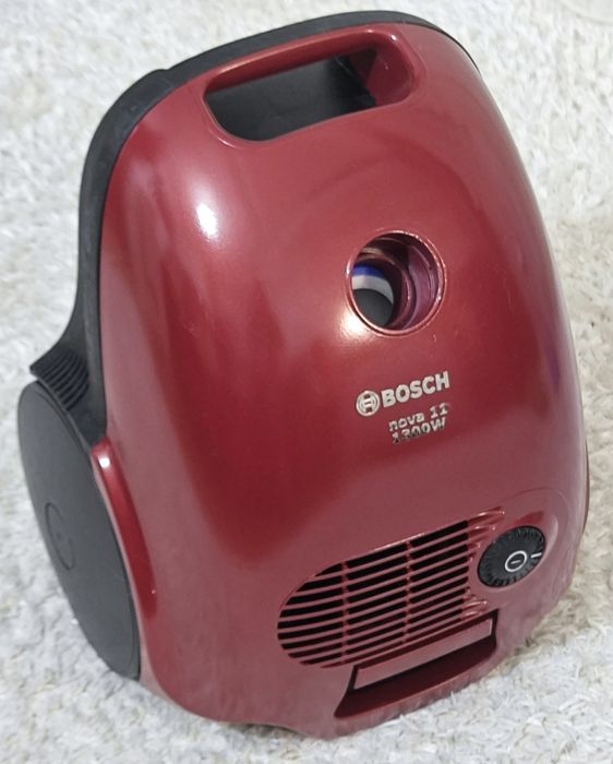 Vând aspirator cu sac Bosch Nova 11