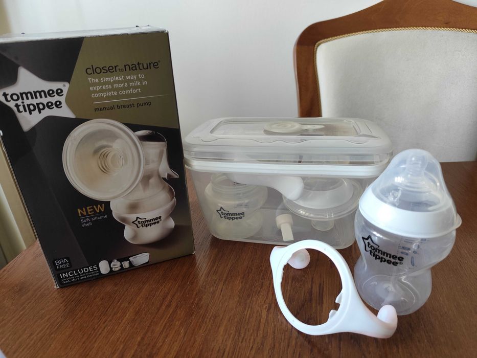 Ръчна помпа за кърма Tommee Tippee + подарък