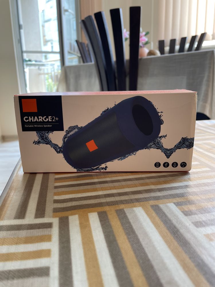 Червена тонколона CHARGE2+