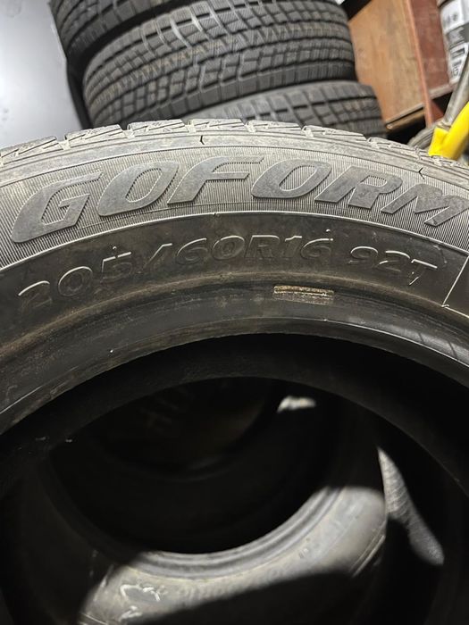 Продам зимнию шину комплект