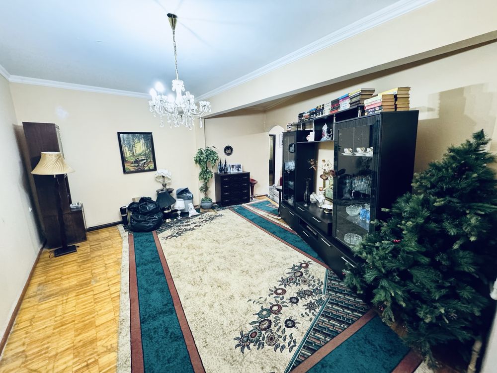 Продается 4 комнатная квартира. Мирзо Улугбекский район. Ахмад Югнакий