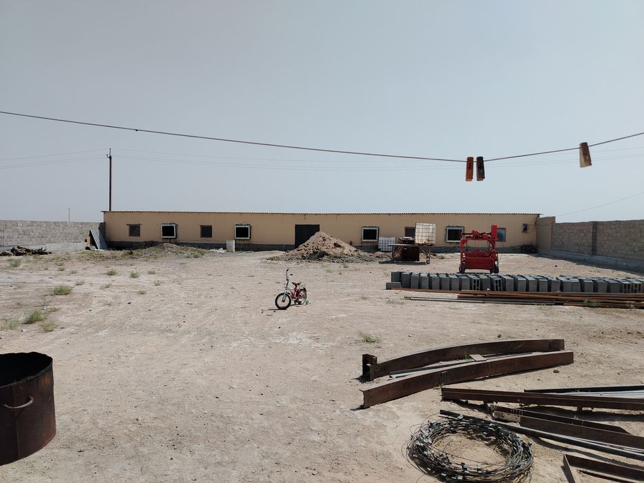 База сотилади арзон нархга