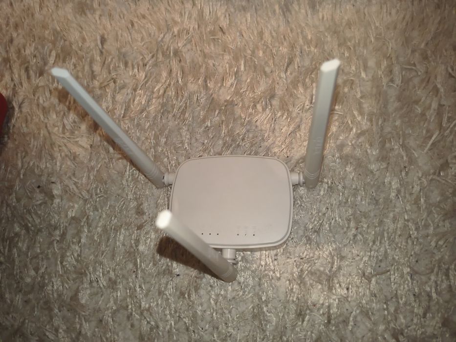 Продавам рутер с 3 антени Тенда
