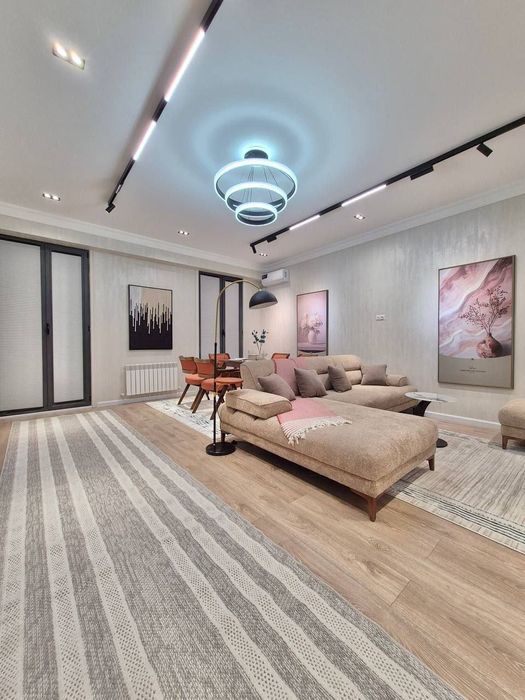 Продам 2 комнатную квартиру в центре.