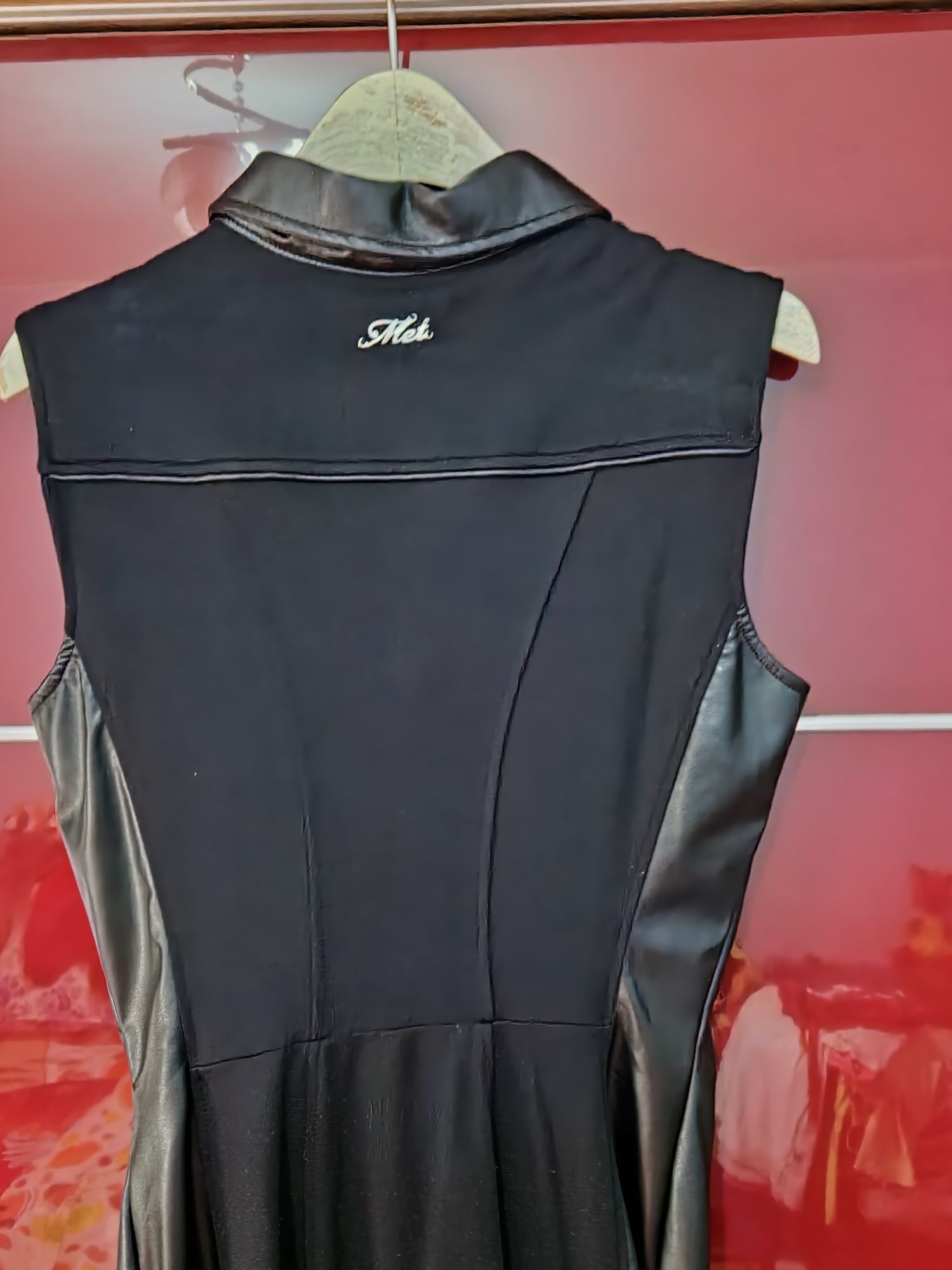 Rochie din catifea și piele ecologică,cu etichetă, mărimea M.