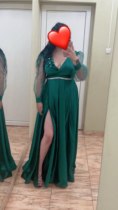 Vand rochie ,purtata o singura data  marimea 40-44