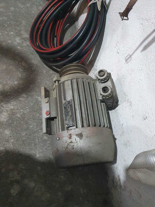 Продавам трифазен двигател