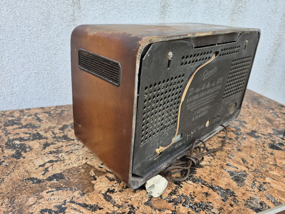 Radio cu lampi Graetz Polka 613 made in Germany fabricat in 1958

Radi