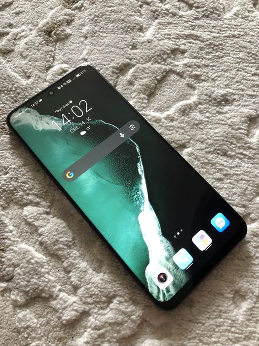 Honor model X8, de culoarea neagra.