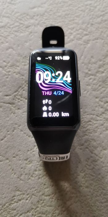 Huawei band 6 фитнес часы, в отличном состоянии.