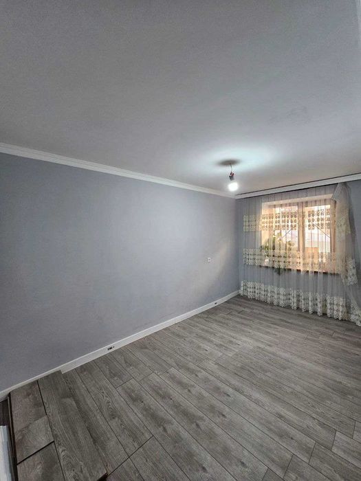 4х комнатная квартира на 2 этаже, Микрорайон