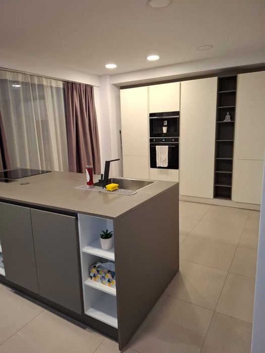 Inchiriez apartament penthouses 100 mp living,2 dormitoare,2 bai
