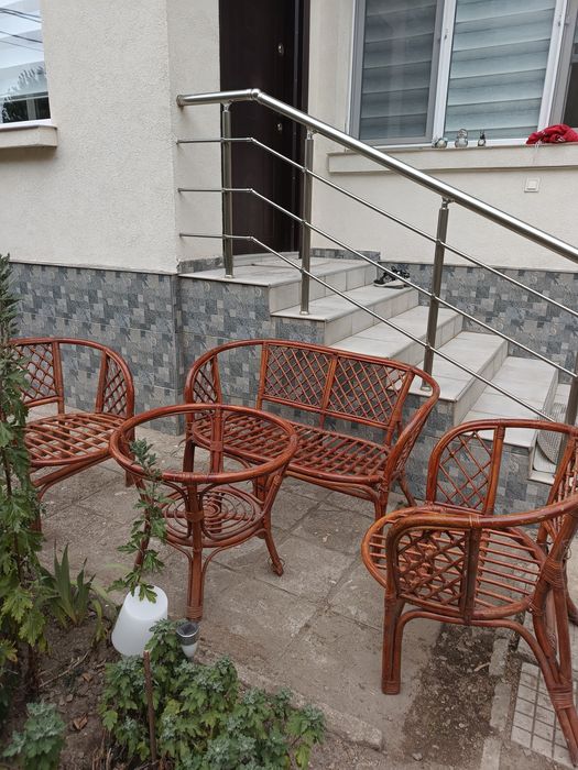 Ратанови мебели за двор и градина