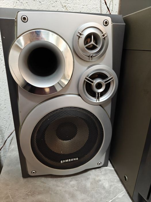 Vând combina audio Samsung CD mp3, radio si AUX
Radio CD casetofon.
Ci