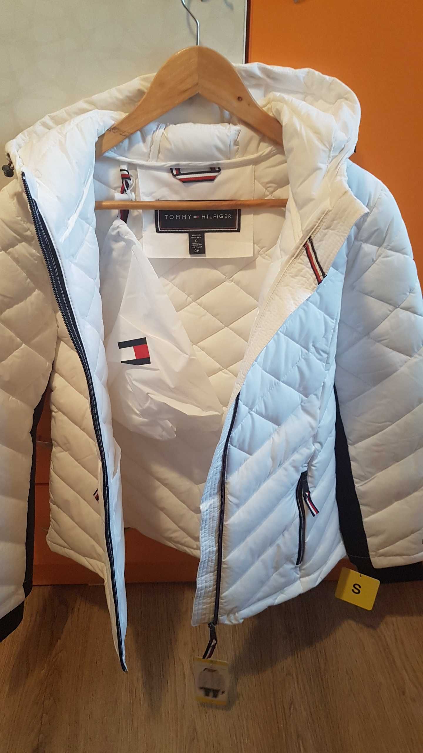 Tommy Hilfiger packable якe 100% ОРИГИНАЛНО размери S дамско