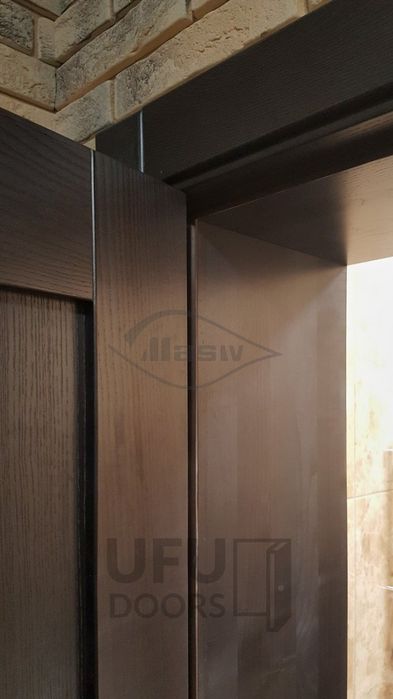 Usi pentru casa, lemn stratificat său masiv