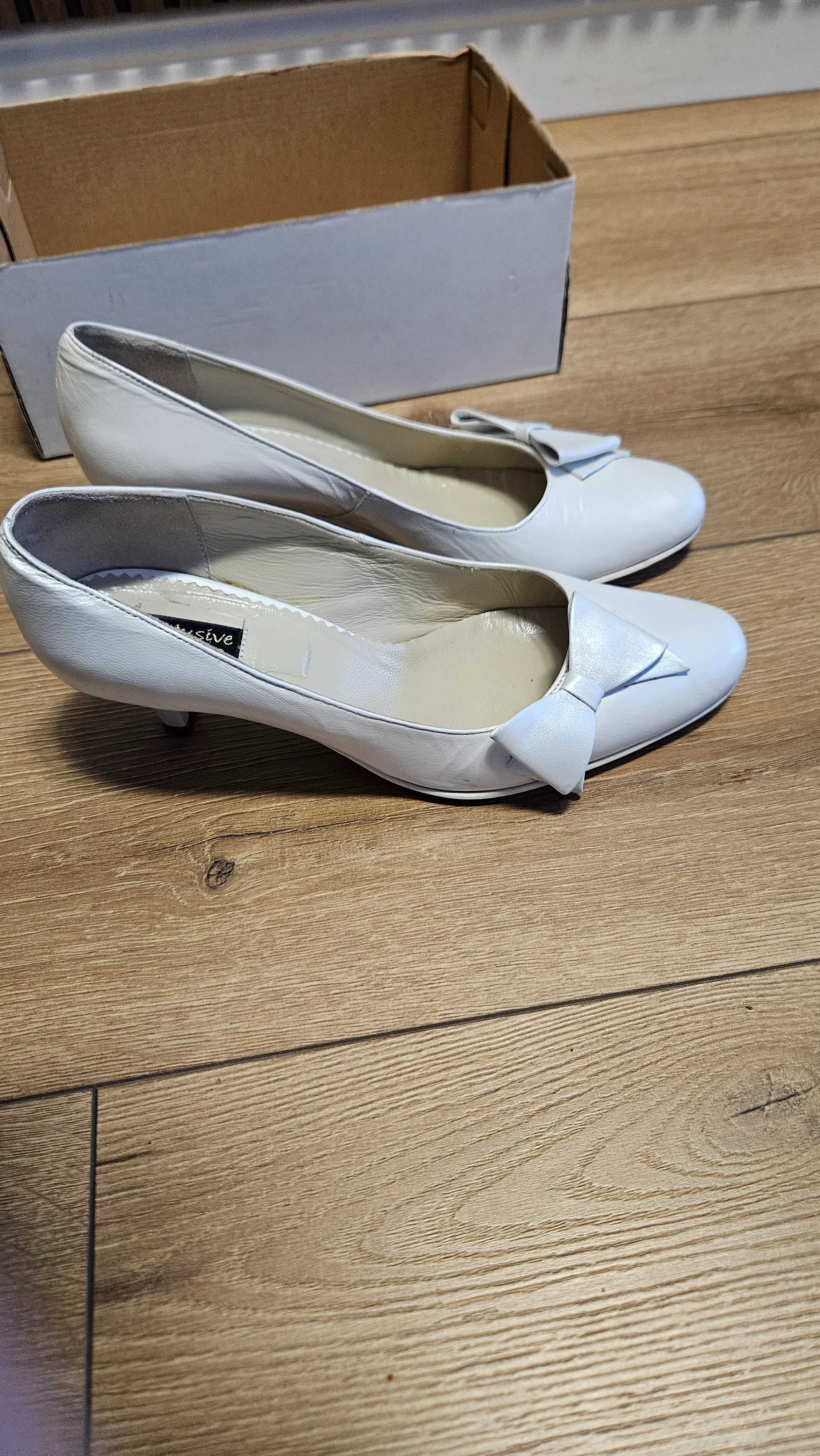 Pantofi albi sidef, de mireasa foarte comozi