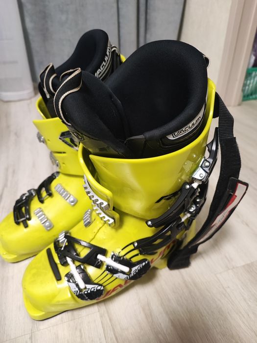 Продам горнолыжные ботинки